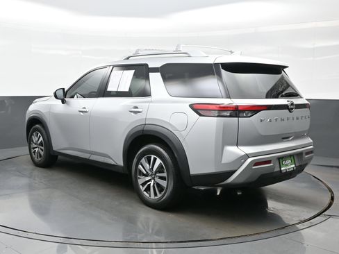 Used 2023 Nissan Pathfinder SL AWD/4WD image 4