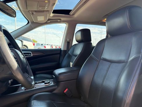 Used 2018 Nissan Pathfinder Platinum AWD/4WD image 2