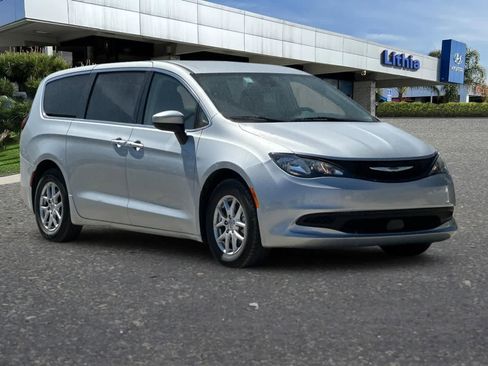 Used 2023 Chrysler Voyager LX FWD image 10