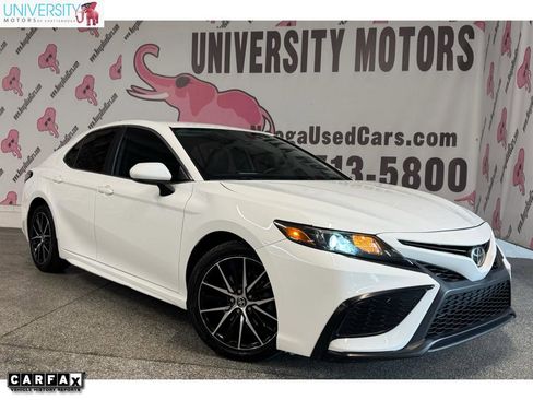 Used 2021 Toyota Camry SE image 1
