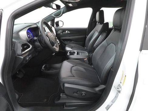 New 2027 Chrysler Pacifica Select FWD image 21