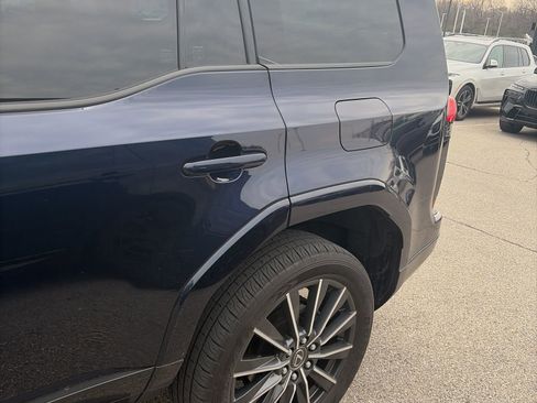 Used 2024 Lexus GX 550 w/ Accessory Package (2T) image 6