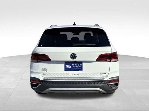 Used 2022 Volkswagen Taos SE image 4