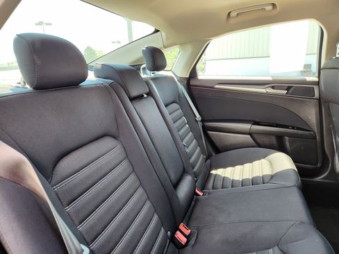 Used 2014 Ford Fusion SE FWD image 15
