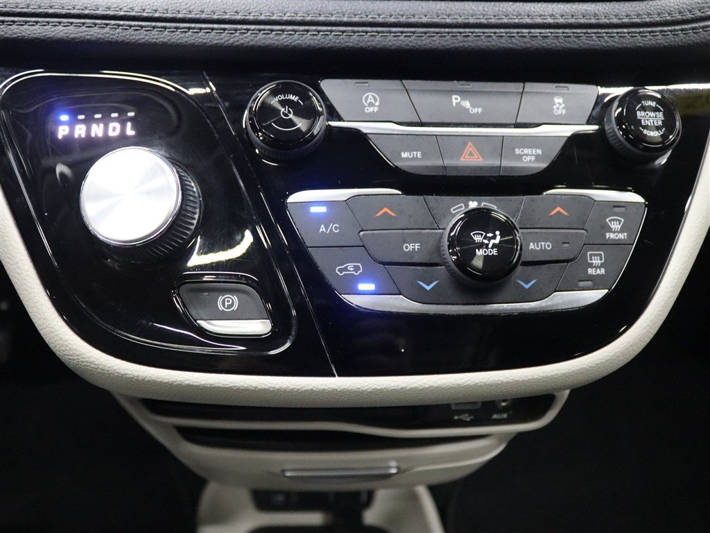 Used 2020 Chrysler Pacifica Limited FWD image 40