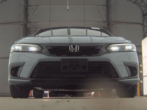 Used 2024 Honda Civic Sport image 3