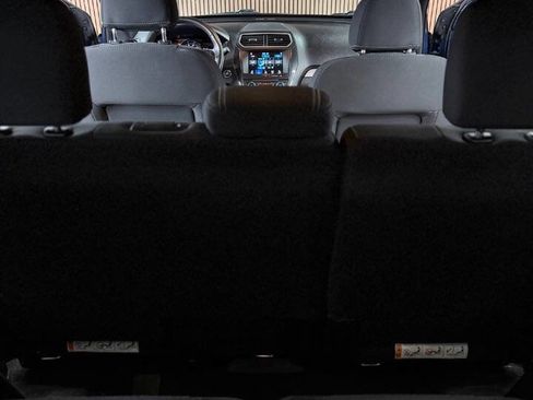 Used 2017 Ford Explorer XLT w/ Equipment Group 201A AWD/4WD image 9