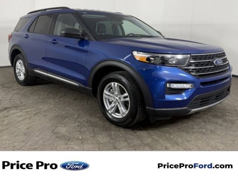 Certified 2022 Ford Explorer XLT w/ Equipment Group 202A AWD/4WD image 1