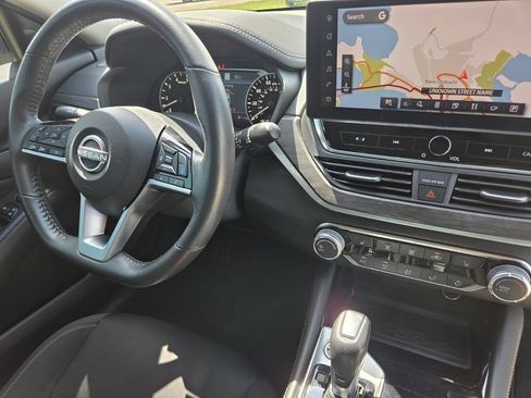 Used 2024 Nissan Altima 2.5 SV w/ SV Premium Package FWD image 37