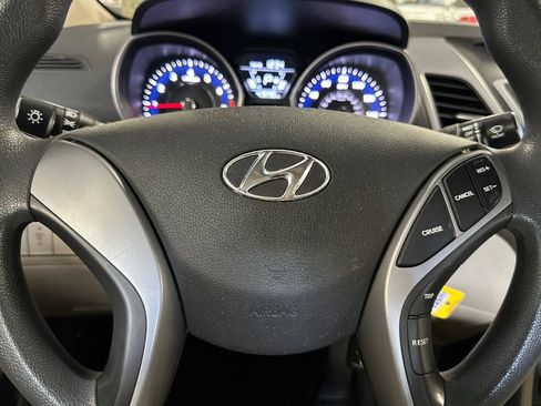 Used 2016 Hyundai Elantra SE FWD image 22