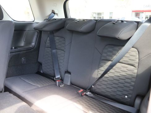 Used 2025 Nissan Pathfinder SV image 12