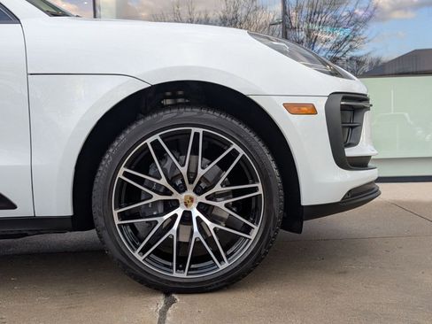 Used 2025 Porsche Macan image 11