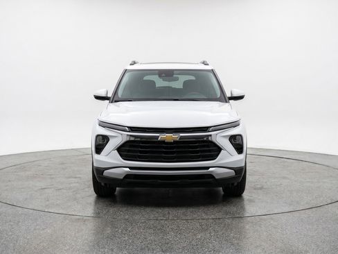 Used 2025 Chevrolet TrailBlazer LT FWD image 2