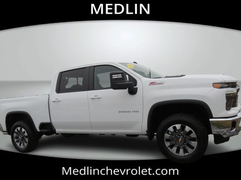 New 2026 Chevrolet Silverado 2500 LT image 2