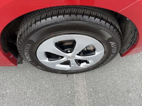 Used 2015 Toyota Prius Four FWD image 10