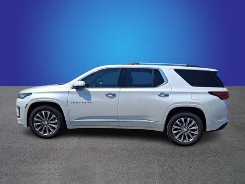 Used 2023 Chevrolet Traverse Premier FWD image 6