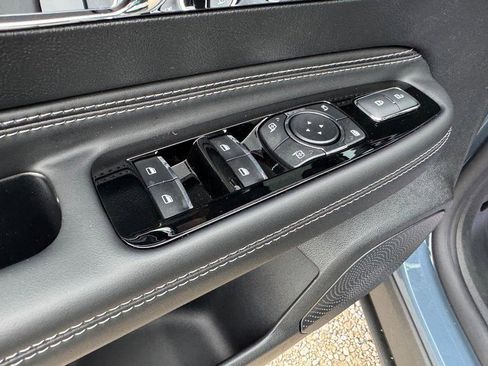 New 2025 Lincoln Corsair AWD w/ Equipment Group 101A image 18