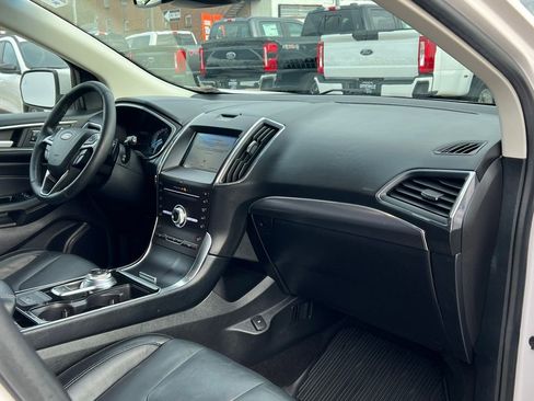 Used 2019 Ford Edge Titanium image 21