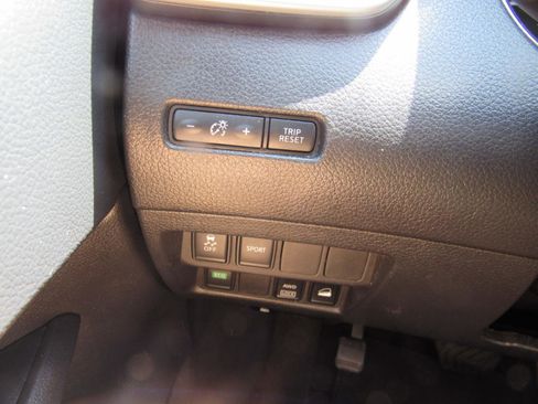 Used 2015 Nissan Rogue S AWD/4WD image 16