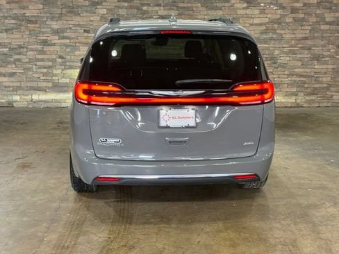 Used 2022 Chrysler Pacifica Touring-L AWD/4WD image 7