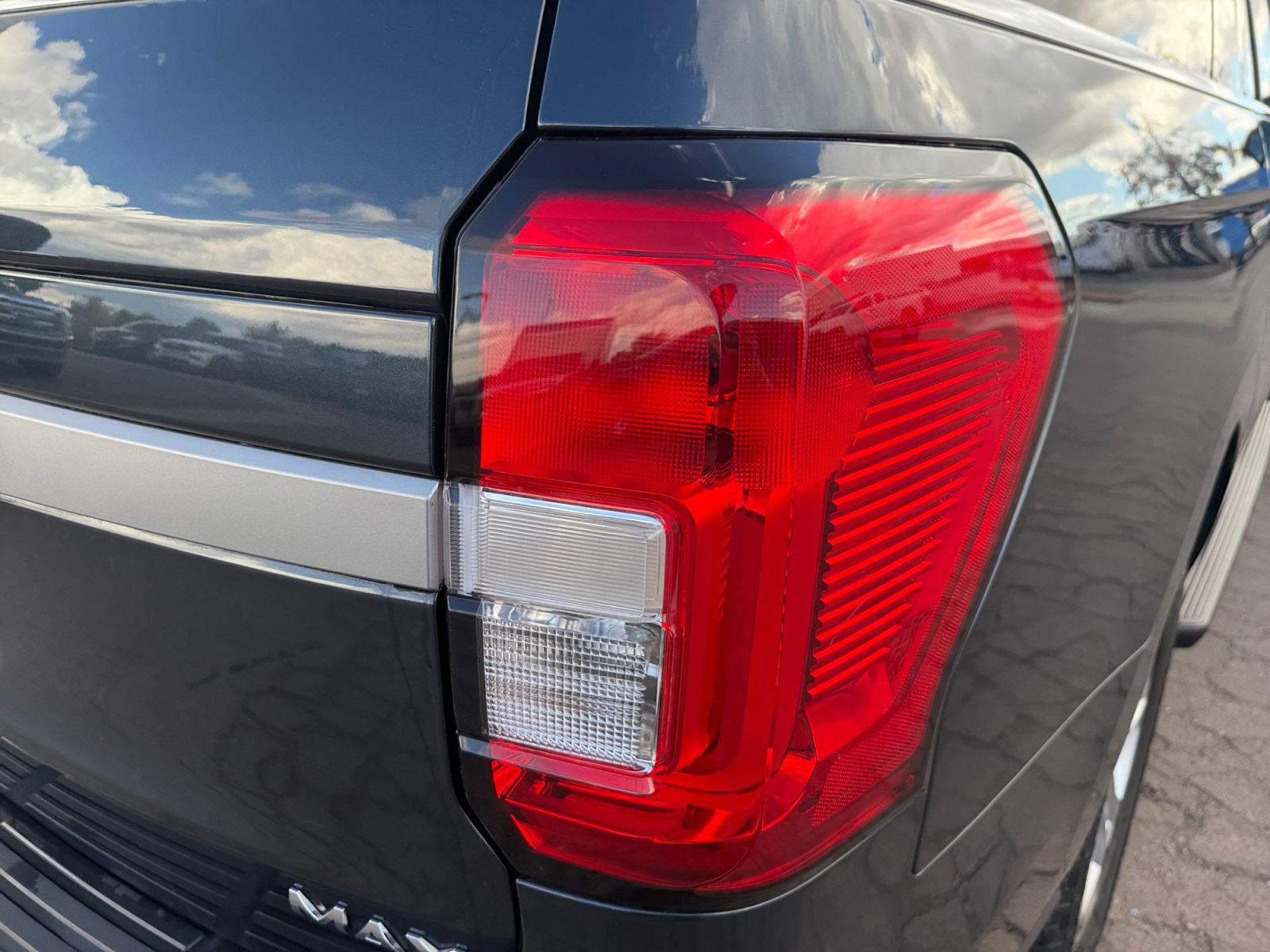 Used 2024 Ford Expedition Max XLT AWD/4WD image 30