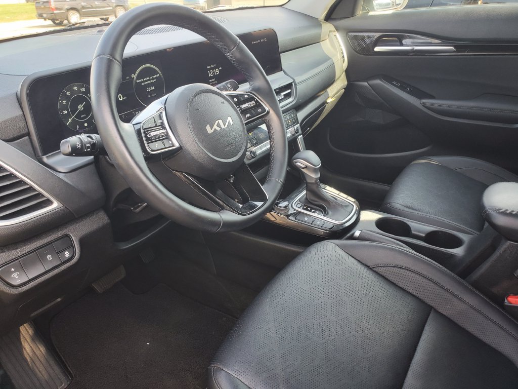 Used 2024 Kia Seltos EX AWD/4WD image 8