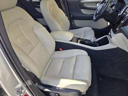 Used 2019 Volvo XC40 T4 Inscription image 21
