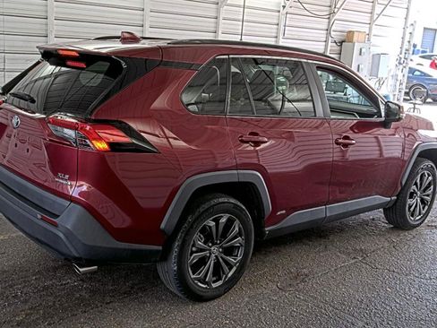 Used 2022 Toyota RAV4 XLE Premium AWD/4WD image 5
