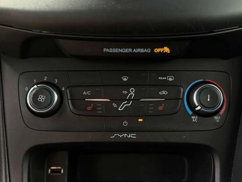 Used 2018 Ford Focus SE w/ Cold Weather Package image 22