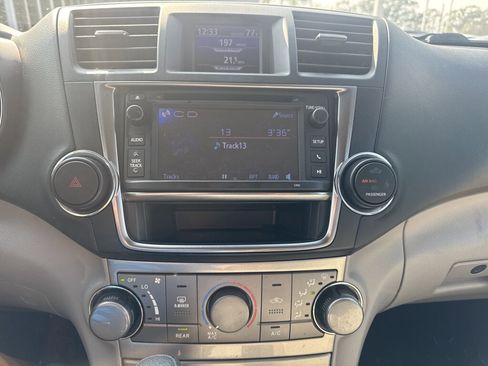 Used 2013 Toyota Highlander Base Plus image 29