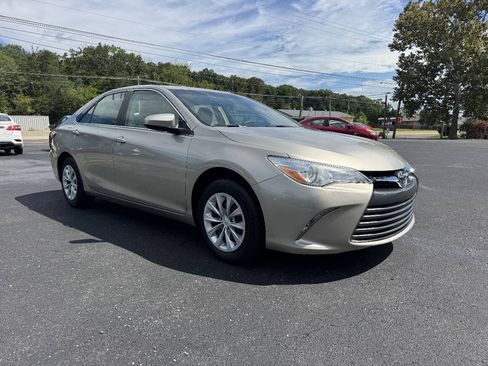 Used 2017 Toyota Camry LE FWD image 4