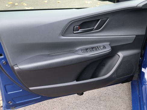 Certified 2025 Toyota Prius LE FWD image 19