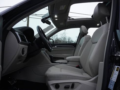 Used 2021 Volkswagen Atlas SE w/ Panoramic Sunroof Package image 34