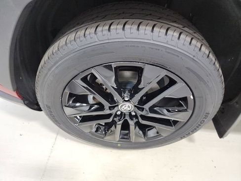 Used 2020 Toyota RAV4 XLE Premium FWD image 39