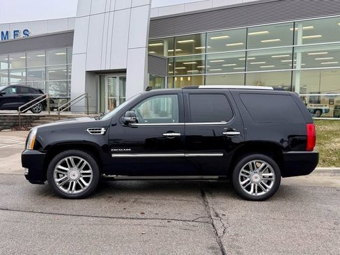 Used 2013 Cadillac Escalade Platinum image 2