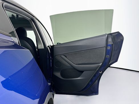Used 2023 Tesla Model Y Long Range image 31
