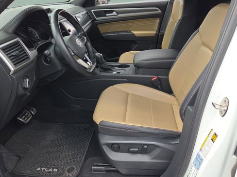 Used 2021 Volkswagen Atlas Cross Sport SE image 10