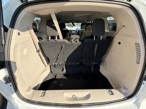 Used 2022 Chrysler Voyager LX image 36