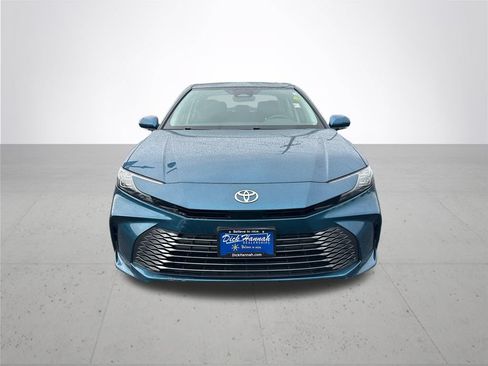 Used 2025 Toyota Camry XLE FWD image 3