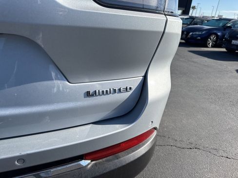 Used 2024 Jeep Grand Cherokee L Limited w/ Luxury Tech Group II image 8