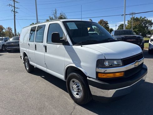 Used 2023 Chevrolet Express 2500 w/ Driver Convenience Package image 7