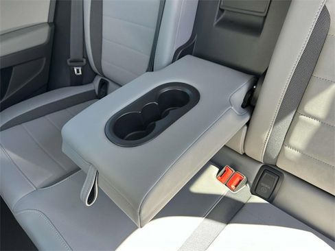 Certified 2022 Volkswagen Taos SE image 18