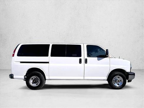 Used 2019 Chevrolet Express 3500 LT w/ LT Preferred Equipment Group image 5