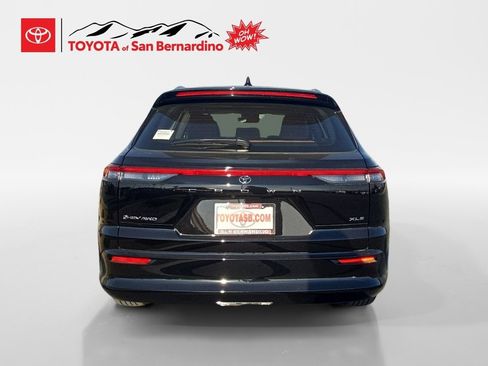 New 2025 Toyota Crown Signia image 4