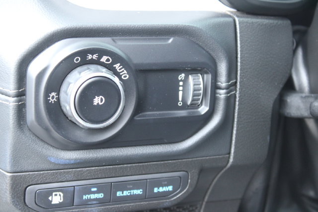 Used 2024 Jeep Wrangler Unlimited Sahara AWD/4WD image 13