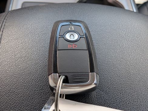Used 2021 Ford Edge SEL AWD/4WD image 33