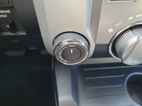 Used 2018 Toyota Tundra SR5 w/ SR5 Upgrade Package image 31