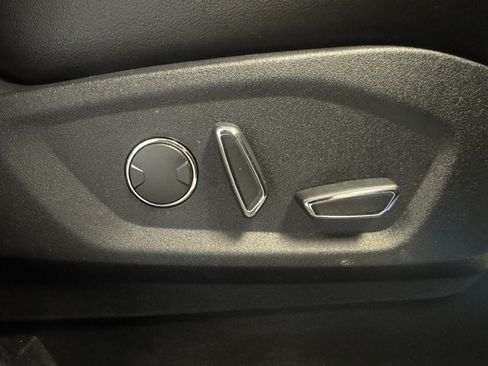 Used 2017 Ford Edge Titanium w/ Equipment Group 301A AWD/4WD image 33