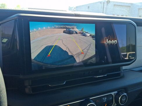 Used 2025 Jeep Wrangler Unlimited Sahara w/ Safety Group AWD/4WD image 17