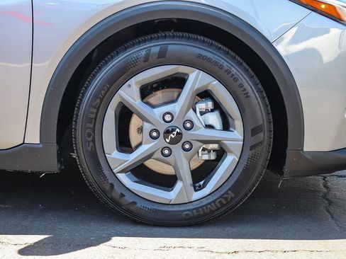 Certified 2025 Kia K4 FWD image 9